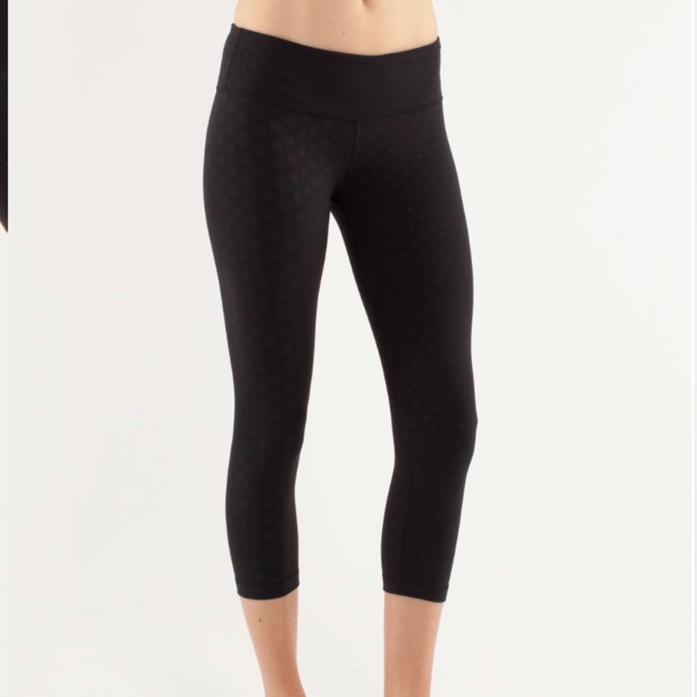 LuluLemon Black Wunder Under Crop *Embossed Faded Dot